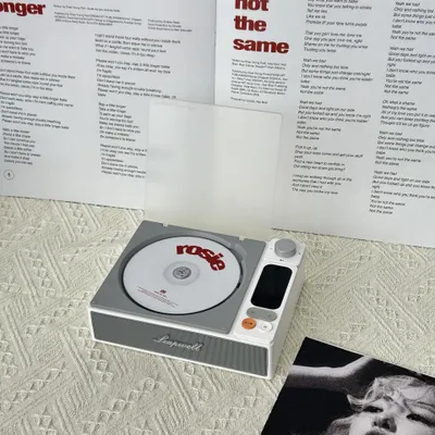 Produktbild von Tragbarer CD-Player, Bluetooth-CD-Player mit Fernbedienung, Mini-CD-Player, Anti-Skip-Audio mit AUX, optischem USB-LCD-Bildschirm, Weiß
