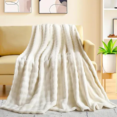 Produktbild von Kuscheldecke - Weiße Flauschdecke für den Winter