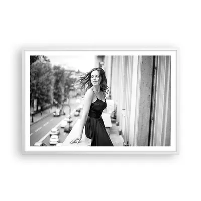 Produktbild von Gerahmtes Poster - Weißer Rahmen - Frau Balkon Straße - 91,5x61 cm - Wand Bild - Wanddeko - Wandbilder - Kunstposter - Wandposter - Bilderrahmen - Bilder - Kunstdruck Wanddekoration - P2WAA91x61-5017
