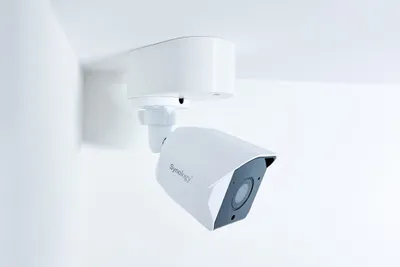 Image de Support mural et plafond SYNOLOGY avec cache-câble pour caméras BC500, blanc