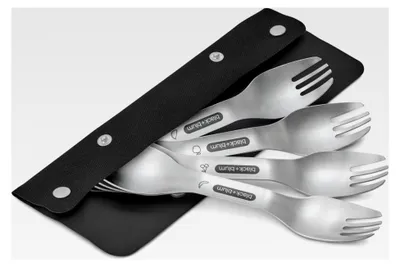 Produktbild von BLACK+BLUM Göffel Set aus Edelstahl, praktische Kombination aus Löffel und Gabel, ideal für Camping und Picknick, robust und spülmaschinengeeignet mit Fruchtmotiv, inklusive Etui aus recyceltem PET