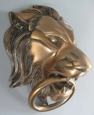 Produktbild von Casa Padrino Barock Aluminium Türklopfer Löwe Bronze H. 33 cm - Barock Deko Accessoires