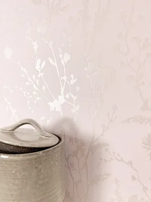 Produktbild von NEWROOM Tapete Creme Vliestapete Blumen - Blumentapete Modern Puder  Blätter Zweige Rosentapete Glamour Vintage