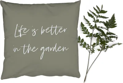 Produktbild von MuchoWow® Zierkissen Sofakissen Wohnzimmer Dekokissen 50x50 cm Das Leben ist besser im Garten - Garten - Zitate - Text - Komfort - Sofakissen