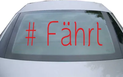 Produktbild von Indigos UG - Aufkleber Heckscheibe & Motorklappe DE6988 - rot - 600x197 mm - #Fährt - Auto Scheiben Fenster Heckklappe Tuning Racing JDM - Die cut