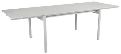 Ein Gartenmöbel.Tische im Maß 92 x 73 x 250 aus Aluminium. Farbe Grau