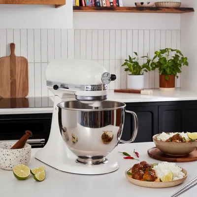 Produktbild von KitchenAid 4,8 L 5KSM175 Artisan Küchenmaschine Pastalover mit Nudelwalzen 3er- Set Porcelain White