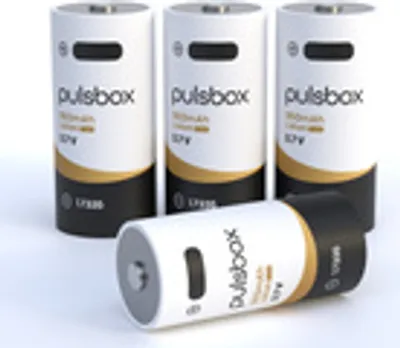 Several cylindrical batteries are arranged on a white surface, with one battery lying horizontally in the foreground.