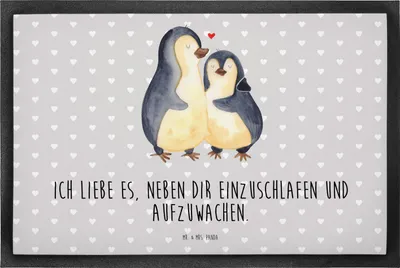 Produktbild von Mr. & Mrs. Panda fußmatte Pinguine Einschlafen 50 x 75 cm - Grau Pastell - Geschenk, für Frauen, Bodenvorleger, Hochzeitstag, Valentinstag, Freund, Schmutzmatte, Freundin