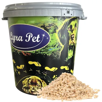 Produktbild von 10 kg Lyra Pet® Erdnusskerne weiß gehackt in 30 L Tonne