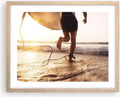 Produktbild von Gerahmtes Poster - Rahmen in heller Eiche - Surfen Strand Freude - 50x40 cm - Wand Bild - Wanddeko - Wandbilder - Kunstposter - Wandposter - Bilderrahmen - Bilder - Kunstdruck - P2NAA50x40-4801