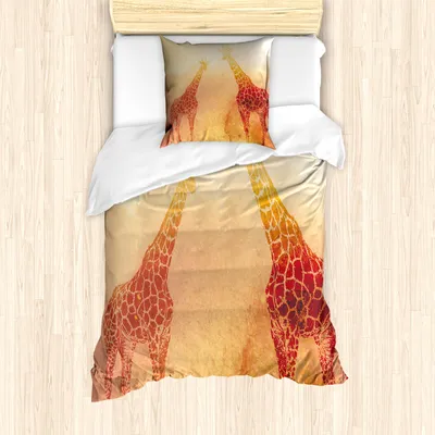 Produktbild von ABAKUHAUS Safari Mantele, Tropic Giraffen, Milbensicher Allergiker geeignet mit Kissenbezügen, 135 cm x 200 cm - 80 x 80 cm, Orange