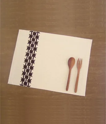 Produktbild von Olympus Kogin Stickpackung "Tischset Beige, 1 St", Zählmuster, 30x40cm, Original aus Japan