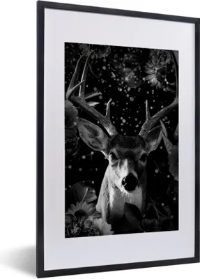 Produktbild von MuchoWow® Gerahmtes Poster Botanische Hirsche mit hellen Kugeln auf dunklem Hintergrund - schwarz und weiß 40x60 cm - Poster mit Schwarzem Bilderrahmen Wandposter Rahmen Foto Bilder - Poster in Rahmen