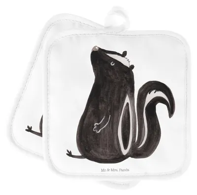 Produktbild von Mr. & Mrs. Panda Topflappen Stinktier Sitzen - Weiß - Geschenk, Zwei, Topfuntersetzer, Stinker, topfhalter, Raubtier, Wildtier, Skunk, Spruch, Set, Kochlappen
