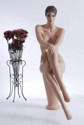 Produktbild von QT-16 Schaufensterpuppe Schaufensterfigur FSH-11 weiblich Neu mit Gesicht. Hautfarbe sitzend