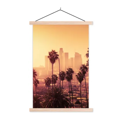 Produktbild von MuchoWow® Textilposter Palme - Skyline - Sonnenuntergang - Architektur 120x180 cm mit holzfarbenen Rahmen - Textil-Plakat