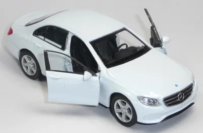Produktbild von Mercedes Benz E-Klasse 2016 weiß Sammlermodell ca. 12cm