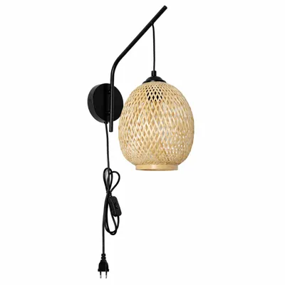 Productafbeelding van Wandlamp met E27 fitting, bamboe lampenkap, zwarte metalen lamp met kabel, stekker en schakelaar, in boheemse stijl