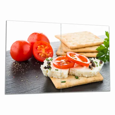 Produktbild von Wallario Herdabdeckplatte aus Glas, Größe 80 x 52 cm 2-teilig, Motiv Frisches Knäckebrot mit Tomaten und Käse
