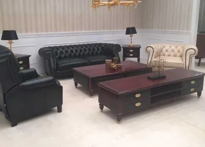 Immagine prodotto di Divano classico Chesterfield in pelle, modello CHARLYNEW, a tre posti
