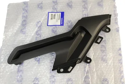 Produktbild von VOLVO V60 II rechte Führungsschiene des OE-Kofferraumrollos 31462682