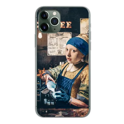 Produktbild von MuchoWow® Handyhülle Schutzhülle Hülle für iPhone 11 Pro Mädchen mit Perlenohrring - Cappuccino - Barista - Vermeer - Kaffee - Gemälde Silikon Softcase Handy Hülle - Handy