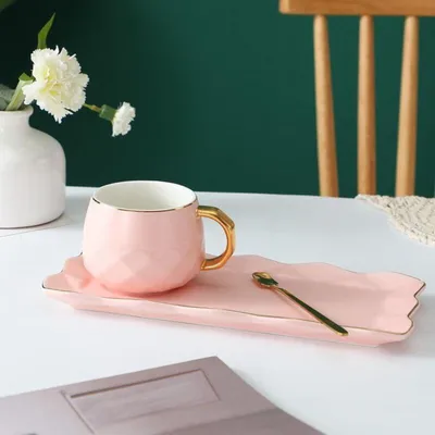 Obrázek produktu pro Sada šálků na kávu se spodníky a lžičkami, objem 220 ml, porcelán, růžová barva, zlatý okraj