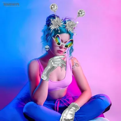Damen Alien Kostüm mit 6 Accessoires, Haarband, Ohrringen, Sonnenbrille, Handschuhen und Strass-Stickern für Karneval und