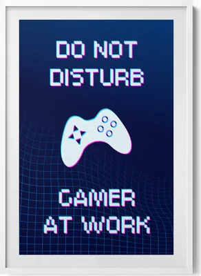 Produktbild von Beschriftung für Gamer-Zimmer „Gamer bei der Arbeit nicht stören“– Wandbild mit Rahmen – Gerahmtes Bild  – Wanddekoration – 70x100 cm –  Weiß Rahmen