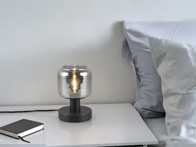 Produktbild von Kleine Mini LED Nachttischlampe mit Rauchglas Lampenschirm Fensterbank, H: 18cm