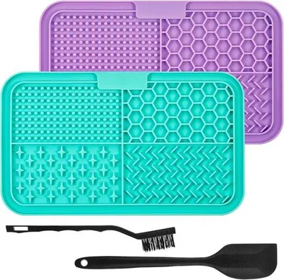 Produktbild von Famanu Likkissen für Hunde - 25 x 15 cm - 2er-Pack - Inklusive Silikon-Schaber und Bürste - Likkissen für langsames Fressen - Likkissen für Katzen
