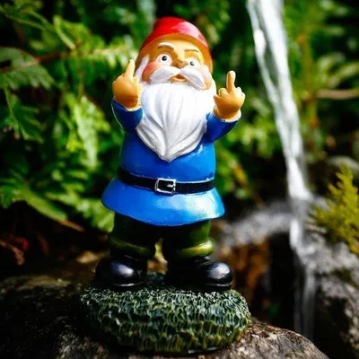 Produktbild von Famanu Gartenfigur mit Stinkefinger - Humorvolles Geschenk