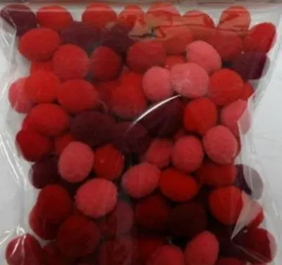 Zdjęcie produktu dla Czerwone pompony 10 mm, 100 sztuk (artykuły szkolne i papiernicze, artykuły kreatywne)