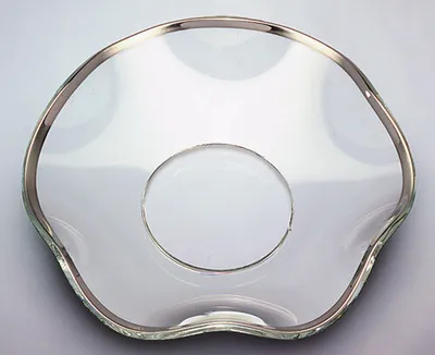 Produktbild von Glas-Kerzenmanschette (Tropfenfänger) "Gewellt Silberrand" für Kerzen bis Ø 25 mm (Spitzkerzen, Tafelkerzen)