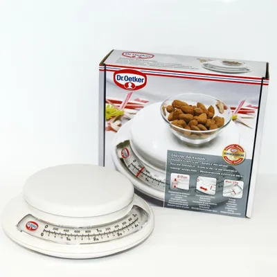Produktbild von Dr. Oetker Backwaage Ø 17 cm, analoge Haushaltswaage, Waage für präzises Abwiegen, Küchenwaage mit Zuwiegefunktion (Farbe: Weiß)