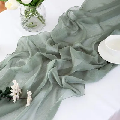 Produktbild von Famanu Tischläufer Chiffon grün, 70 cm x 3 m - mintgrün