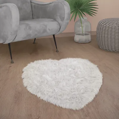 Produktbild von Kunstfell Fellteppich Imitat Teppich Hochflor Sitzkissen Herzform Rund Fell Form Grösse 80x75 cm Herz-Form