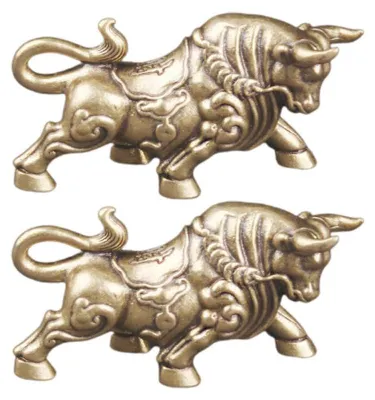 Productafbeelding van Messing stierbeeldje - Decoratieve dierenfiguur in vintage stijl - Goud - 1 stuk