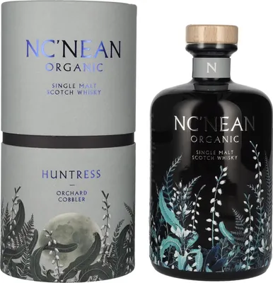 Image de NC'NEAN ORGANIC Huntress Orchard Cobbler Single Malt Scotch Whisky 2024 48,5% Vol. 0,7l en boîte cadeau