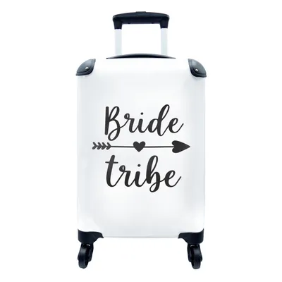 Produktbild von MuchoWow® Koffer Handgepäck Trolley Rollkoffer Kleine Reisekoffer mit 4 Rollen - Pfeil durch ein Herz mit den Worten "Bride" und "Tribe" auf weißem Hintergrund - Cabin Size < 55x40x23 cm & 55x40x20 cm - Fotokoffer - Kabinenkoffer - Boardgepäck - Reise-Box - Reisekoffer - Reisegepäck - Koffer mit Bild - Trolley für Kinder