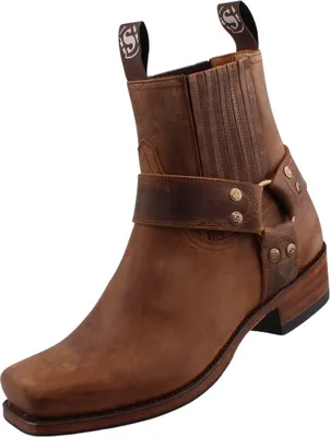 Auf dem Bild ist ein brauner Stiefel zu sehen der seitlich betrachtet wird. Der Stiefel hat eine glänzende Oberfläche und eine markante Sohle.