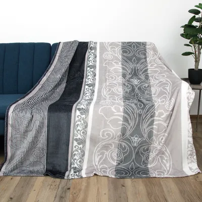Produktbild von Kuscheldecke XXL (130x170cm) - Hellgrau Ornament - Flauschdecke Microfaser-Decke - Jacquard, große weiche Wohn-Decke zum kuscheln Flanelldecke