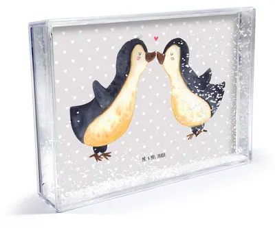 Produktbild von Mr. & Mrs. Panda Bilderrahmen Pinguine Kuss - Grau Pastell - Geschenk, Fotorahmen, Freundin, für Partner, Valentinstag, 3D-Bilderrahmen, Frauen, Fotohalter, Jahrestag