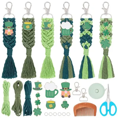Produktbild von DIY-Set zum Herstellen von Schlüsselanhängern im Makramee-Stil mit Kleeblatt-Motiven, 6 Sets