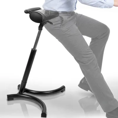 Produktbild von Werkfox Ergonomischer Stehhocker & Stehhilfe höhenverstellbar (64-82 cm), Multifunktionaler Bürohocker für gesunde Körperhaltung, Schwarz