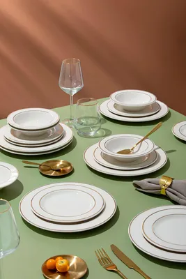 Produktbild von Hermia Concept, Hochwertiges Geschirrset (18 Teile) aus 100% Porzellan, Weiß & Gold