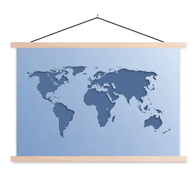 Produktbild von MuchoWow® Textilposter Weltkarte - Blau - Einfach 60x40 cm mit holzfarbenen Rahmen - Bilder