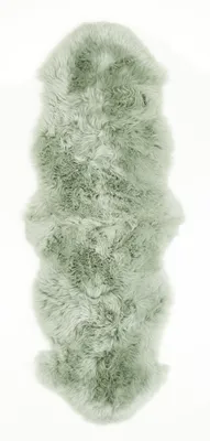 Teppich Schaffell Double in der Farbe Salbei, ca. 60 x 160 cm.