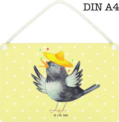 Produktbild von Mr. & Mrs. Panda Schild Rabe Sombrero DIN A4 - Gelb Pastell - Geschenk, Motivation, Vögel, Elster, glücklich sein, kleine aufmerksamkeit, Vogel, Deko Wandbild, Holzschild